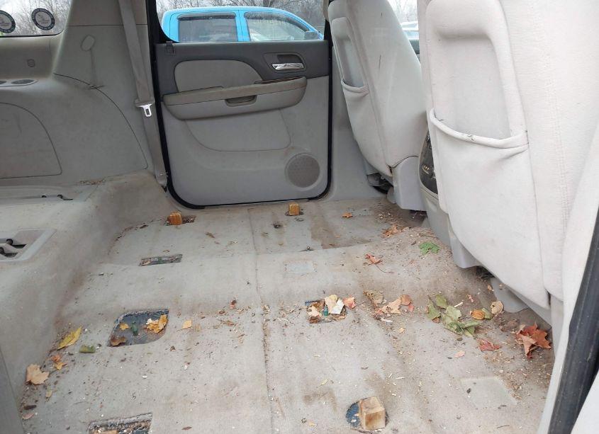 Photo 8 of 2007 Chevrolet Suburban 1500 LT (VIN 1GNFK16347J207403)