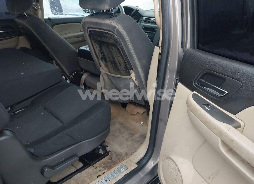 Photo 8 of 2007 Chevrolet Suburban 1500 LS (VIN 1GNFK16347J312488)