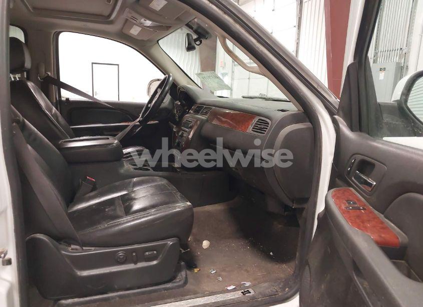 Photo 5 of 2008 Chevrolet Suburban 1500 LT (VIN 1GNFK16348J196002)