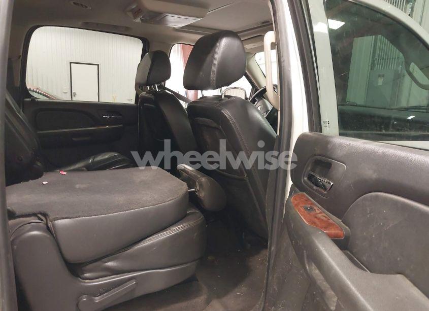 Photo 8 of 2008 Chevrolet Suburban 1500 LT (VIN 1GNFK16348J196002)