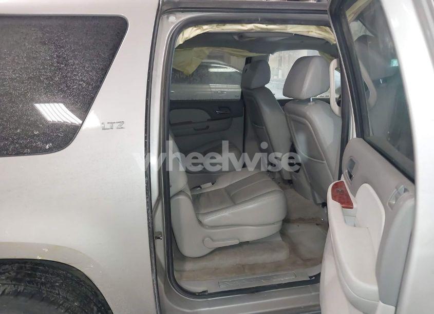 Photo 8 of 2007 Chevrolet Suburban 1500 LTZ (VIN 1GNFK16357J355897)