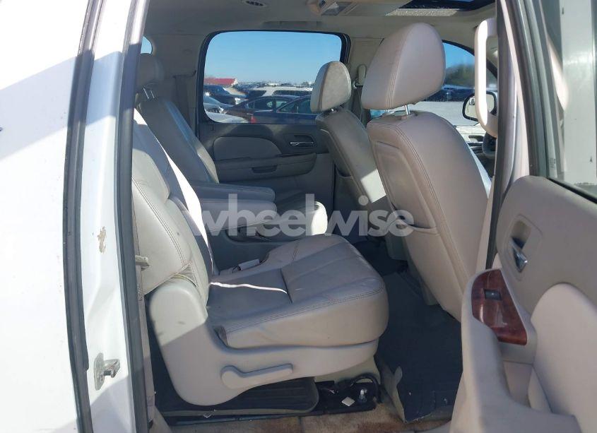 Photo 8 of 2007 Chevrolet Suburban 1500 LT (VIN 1GNFK16377J212272)