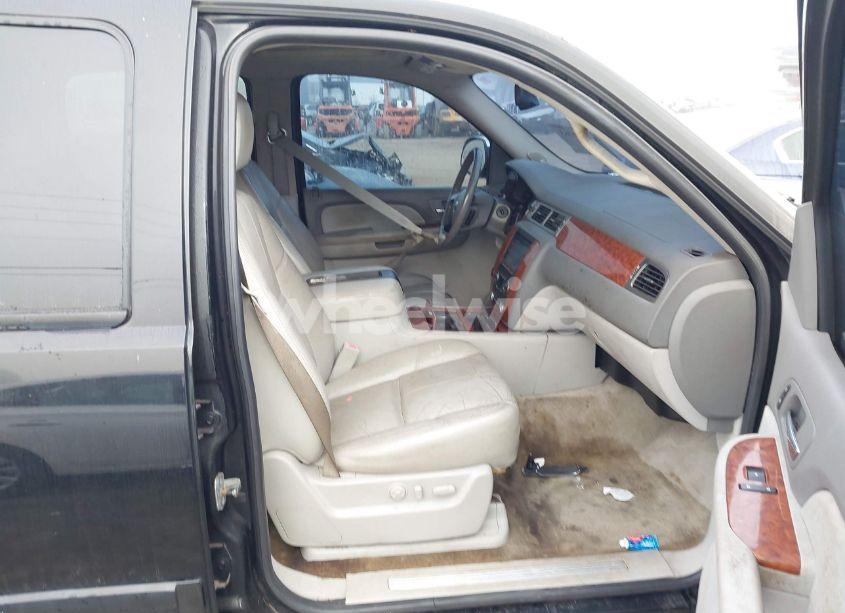 Photo 5 of 2007 Chevrolet Suburban 1500 LTZ (VIN 1GNFK16377R366689)