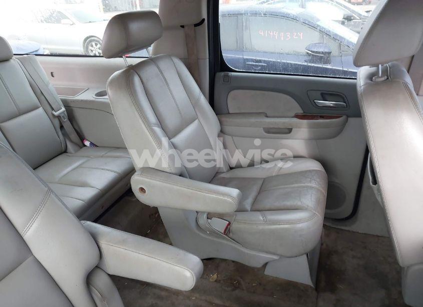 Photo 8 of 2007 Chevrolet Suburban 1500 LTZ (VIN 1GNFK16377R366689)