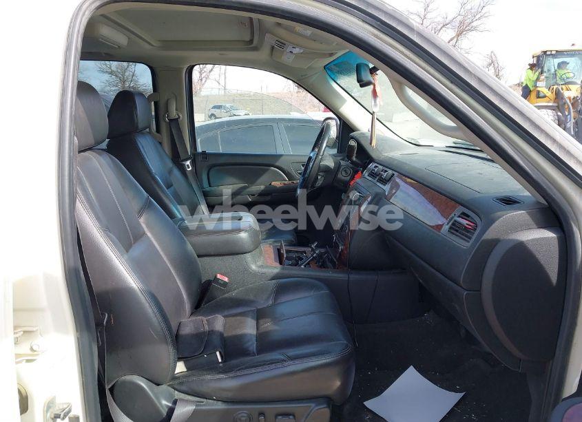 Photo 5 of 2008 Chevrolet Suburban 1500 LTZ (VIN 1GNFK16388R274699)