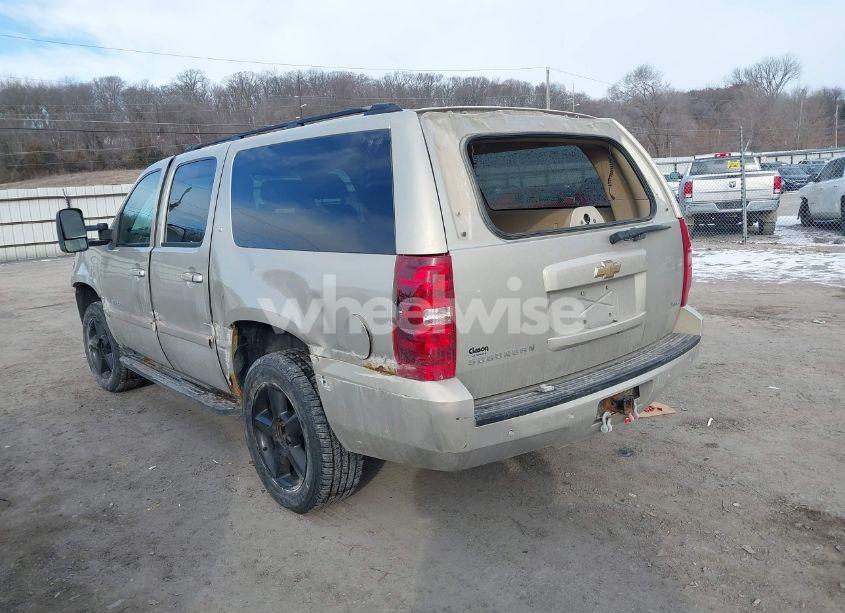 Photo 3 of 2007 Chevrolet Suburban 1500 LT (VIN 1GNFK16397J307142)