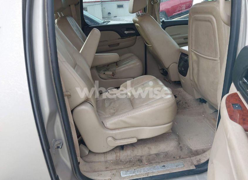 Photo 8 of 2007 Chevrolet Suburban 1500 LT (VIN 1GNFK16397J307142)