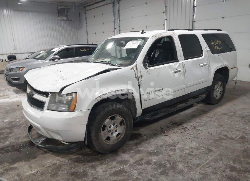 Photo 2 of 2007 Chevrolet Suburban 1500 LT (VIN 1GNFK16397R198621)