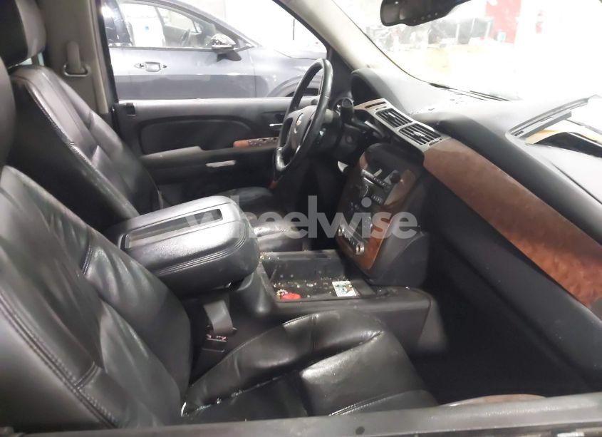 Photo 5 of 2007 Chevrolet Suburban 1500 LT (VIN 1GNFK16397R198621)