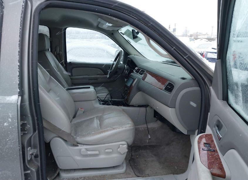 Photo 5 of 2008 Chevrolet Suburban 1500 LT (VIN 1GNFK16398J226725)