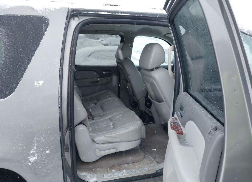 Photo 8 of 2008 Chevrolet Suburban 1500 LT (VIN 1GNFK16398J226725)