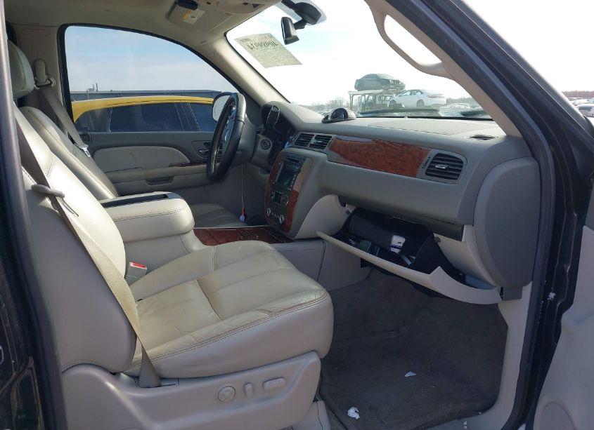 Photo 5 of 2008 Chevrolet Suburban 1500 LTZ (VIN 1GNFK16398R277787)