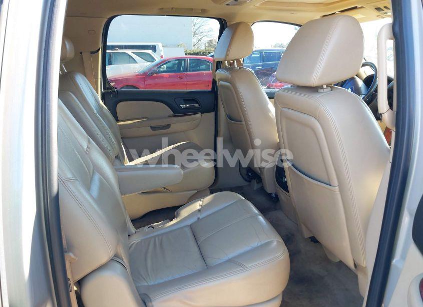 Photo 8 of 2007 Chevrolet Suburban 1500 LTZ (VIN 1GNFK163X7J185097)