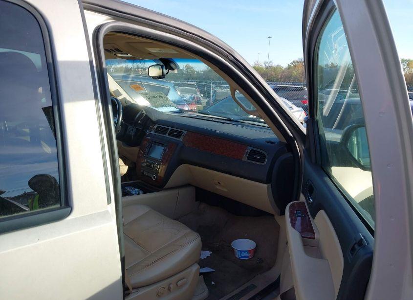 Photo 5 of 2007 Chevrolet Suburban 1500 LTZ (VIN 1GNFK163X7J208930)