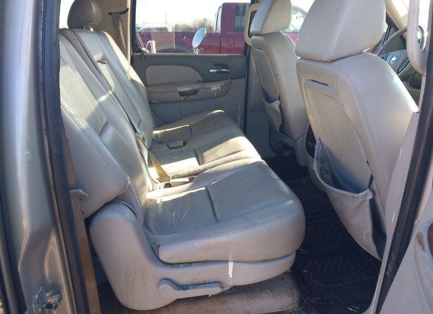 Photo 8 of 2007 Chevrolet Suburban 1500 LT (VIN 1GNFK163X7J285510)