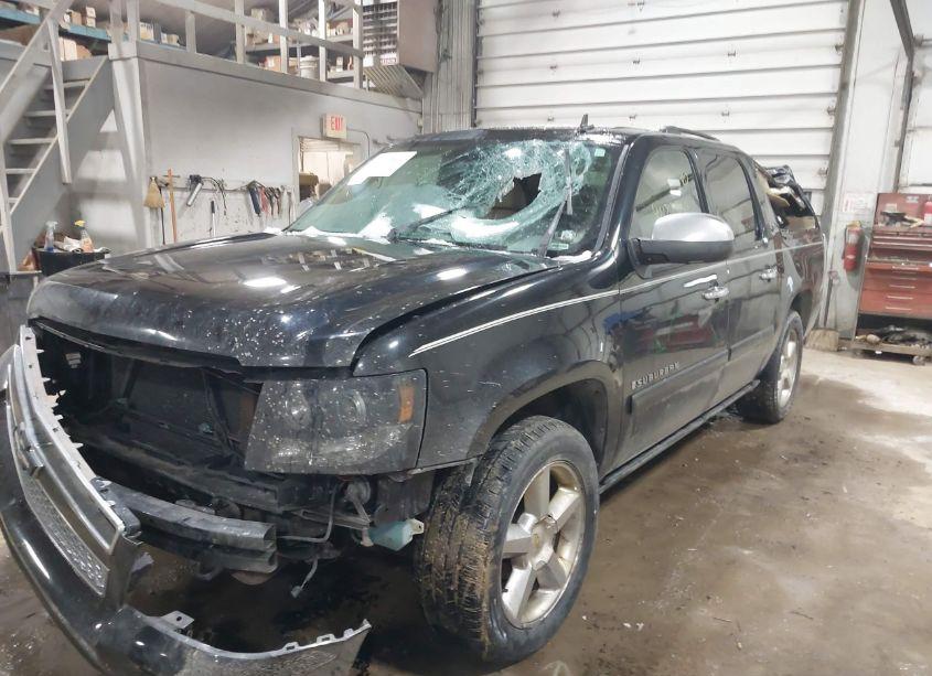 Photo 2 of 2007 Chevrolet Suburban 1500 LTZ (VIN 1GNFK163X7J294076)