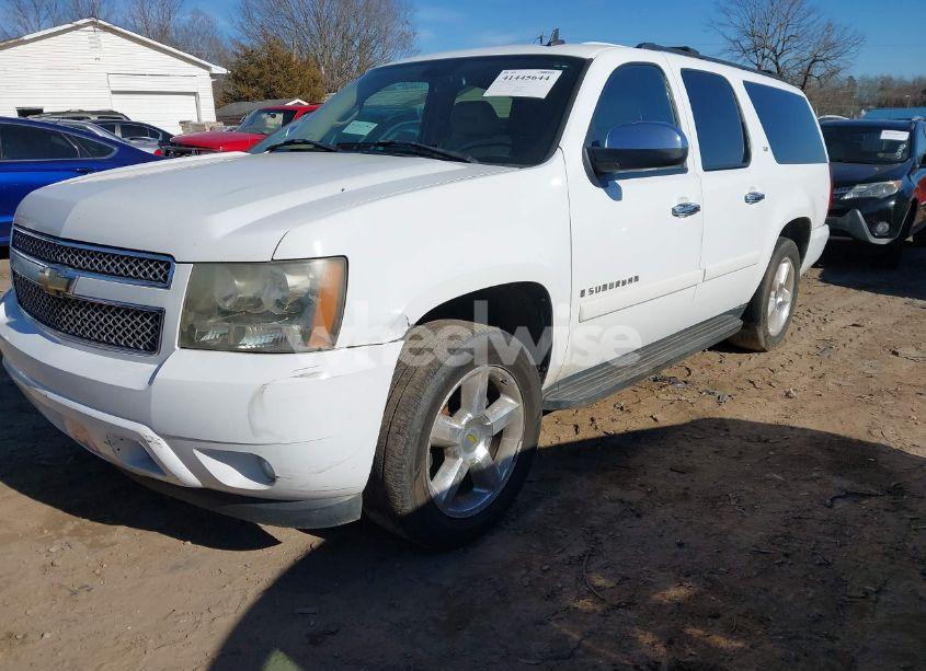 Photo 2 of 2007 Chevrolet Suburban 1500 LTZ (VIN 1GNFK163X7R395751)