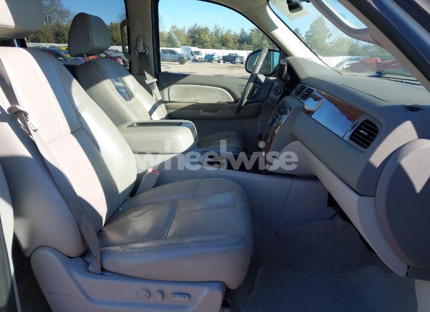 Photo 5 of 2008 Chevrolet Suburban 1500 LT (VIN 1GNFK163X8J134555)