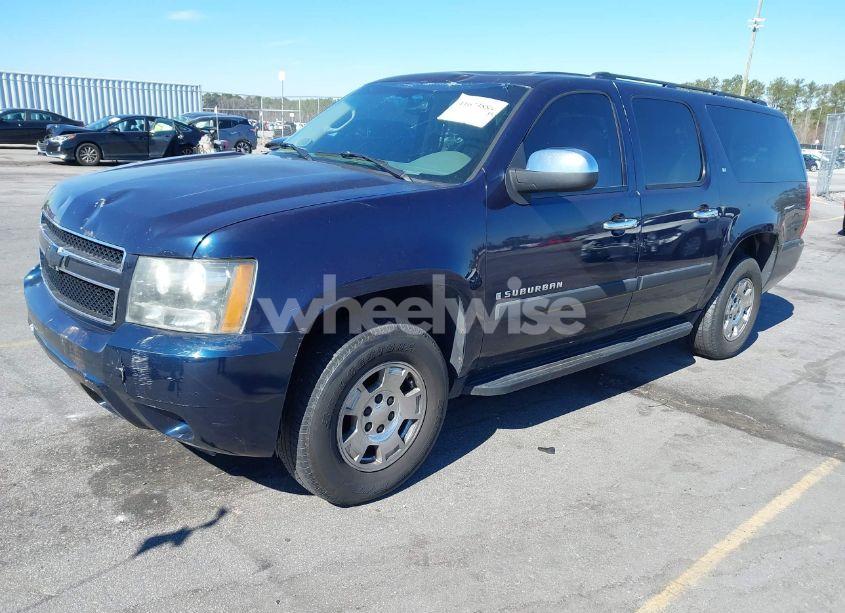 Photo 2 of 2008 Chevrolet Suburban 1500 LT (VIN 1GNFK163X8R111651)