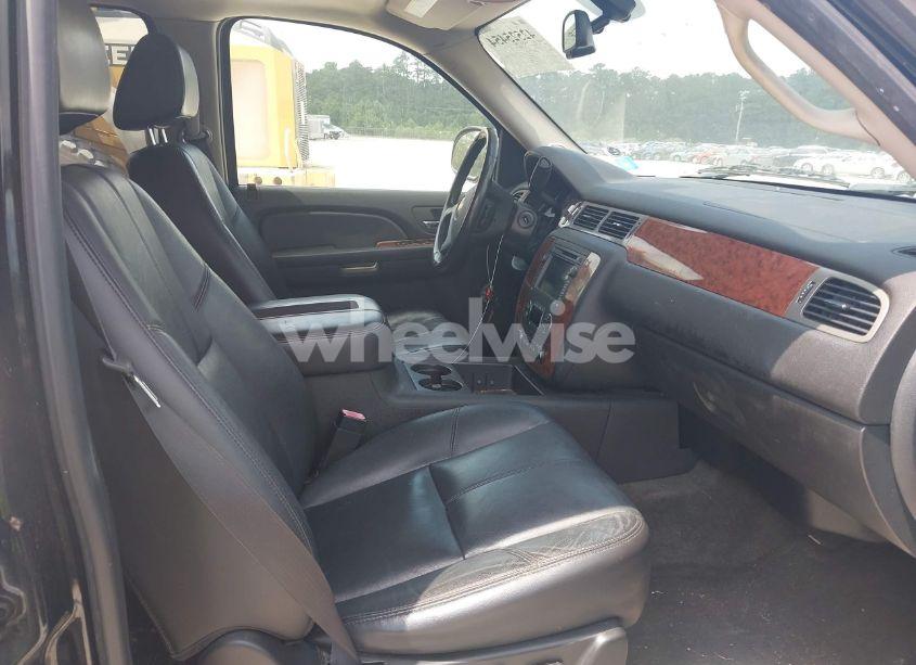 Photo 5 of 2008 Chevrolet Suburban 1500 LT (VIN 1GNFK163X8R239792)