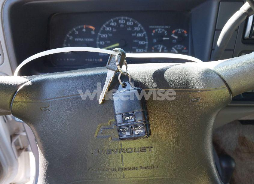 Photo 11 of 1995 Chevrolet Suburban K1500 (VIN 1GNFK16K0SJ362711)