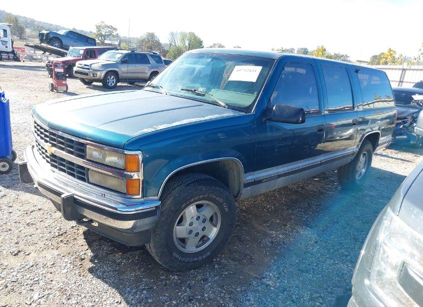 Photo 2 of 1993 Chevrolet Suburban K1500 (VIN 1GNFK16K4PJ315530)