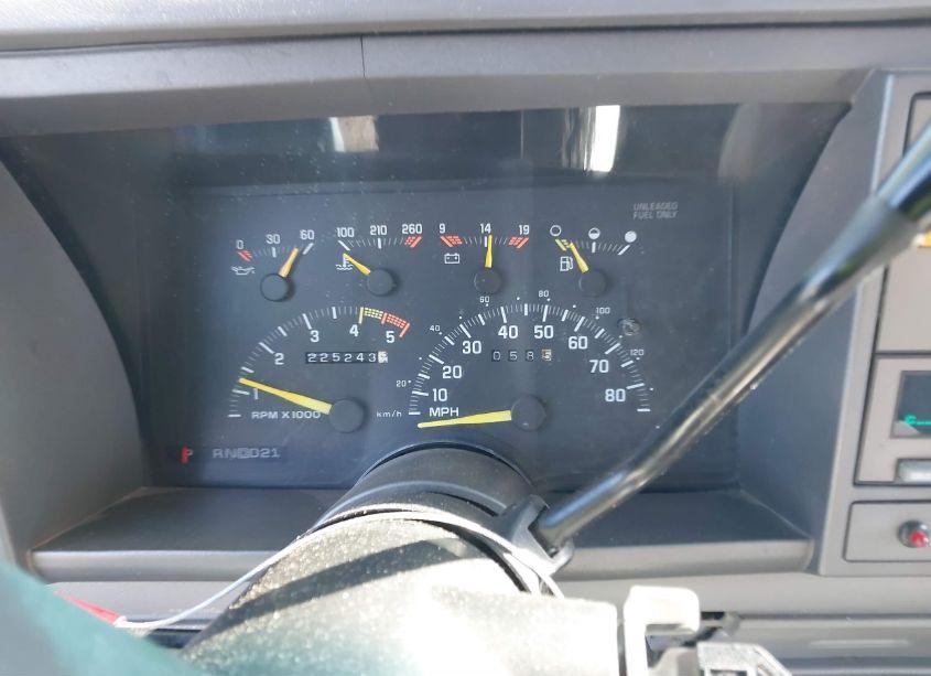 Photo 7 of 1993 Chevrolet Suburban K1500 (VIN 1GNFK16K4PJ315530)