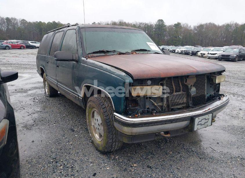 1995 Chevrolet Suburban K1500 (VIN 1GNFK16KXSJ375532) main photo