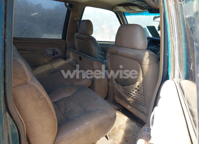 Photo 8 of 1995 Chevrolet Suburban K1500 (VIN 1GNFK16KXSJ375532)