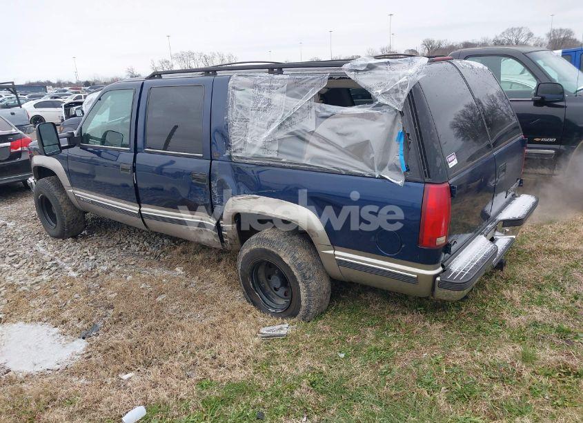 Photo 3 of 1999 Chevrolet Suburban 1500 LT (VIN 1GNFK16R0XJ549323)