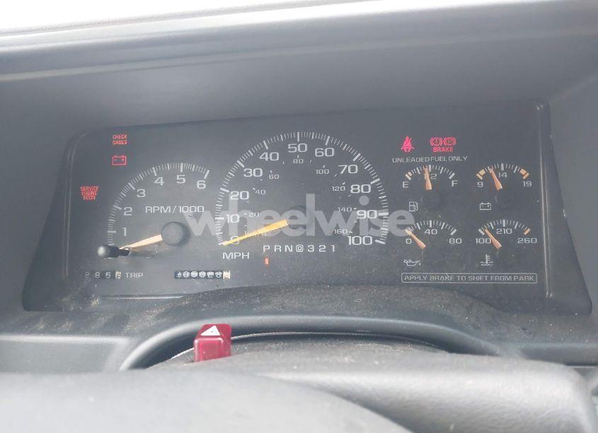 Photo 7 of 1999 Chevrolet Suburban 1500 LT (VIN 1GNFK16R0XJ549323)