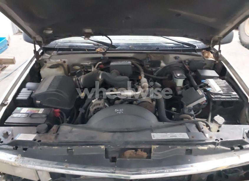 Photo 10 of 1999 Chevrolet Suburban 1500 LT (VIN 1GNFK16R0XJ576747)