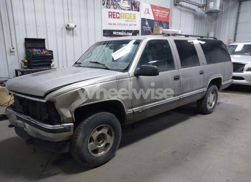 Photo 2 of 1999 Chevrolet Suburban 1500 LT (VIN 1GNFK16R0XJ576747)