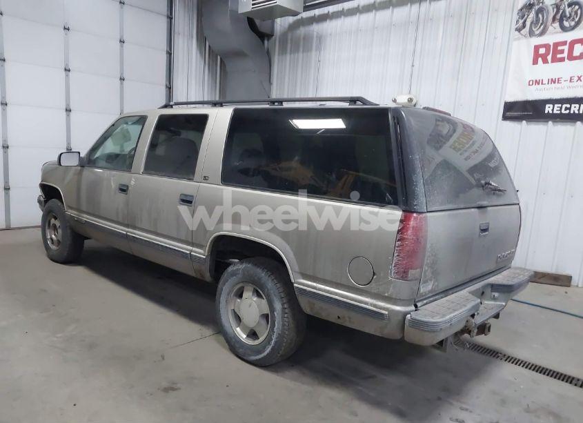 Photo 3 of 1999 Chevrolet Suburban 1500 LT (VIN 1GNFK16R0XJ576747)