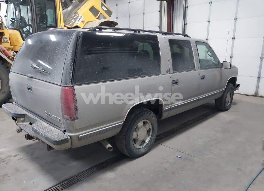 Photo 4 of 1999 Chevrolet Suburban 1500 LT (VIN 1GNFK16R0XJ576747)