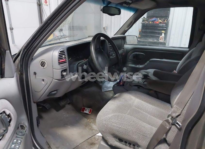 Photo 5 of 1999 Chevrolet Suburban 1500 LT (VIN 1GNFK16R0XJ576747)