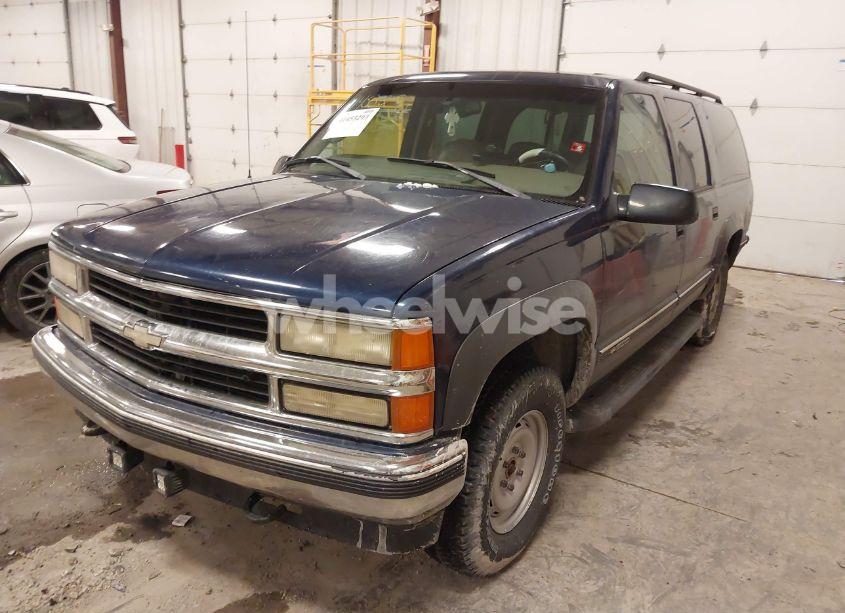 Photo 2 of 1999 Chevrolet Suburban 1500 LT (VIN 1GNFK16R1XJ405358)