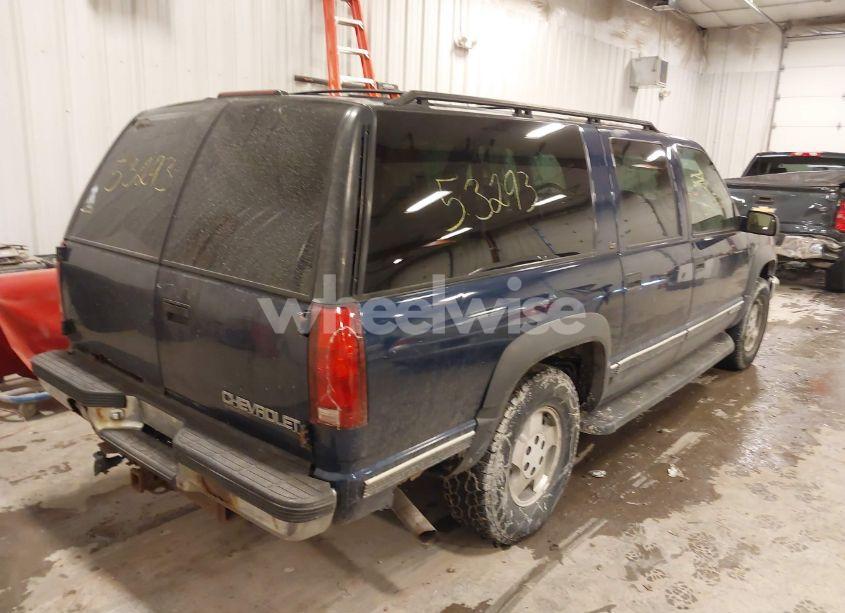 Photo 4 of 1999 Chevrolet Suburban 1500 LT (VIN 1GNFK16R1XJ405358)