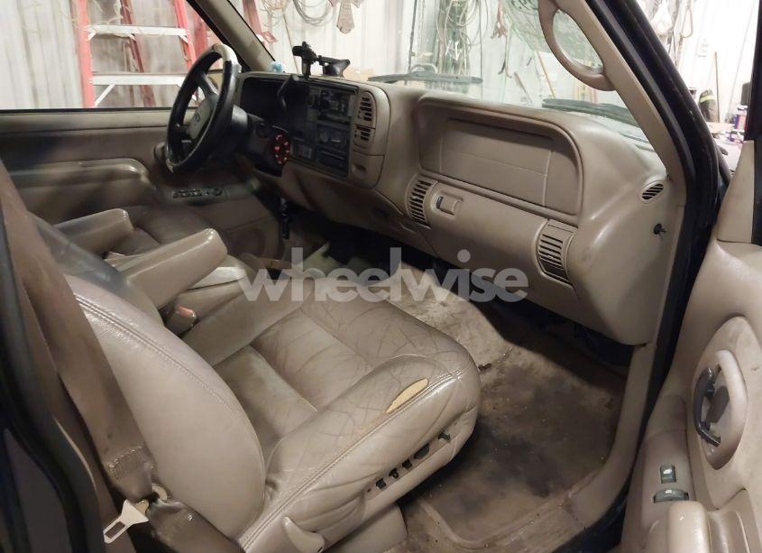 Photo 5 of 1999 Chevrolet Suburban 1500 LT (VIN 1GNFK16R1XJ405358)