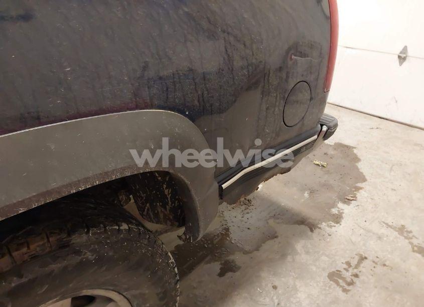 Photo 6 of 1999 Chevrolet Suburban 1500 LT (VIN 1GNFK16R1XJ405358)