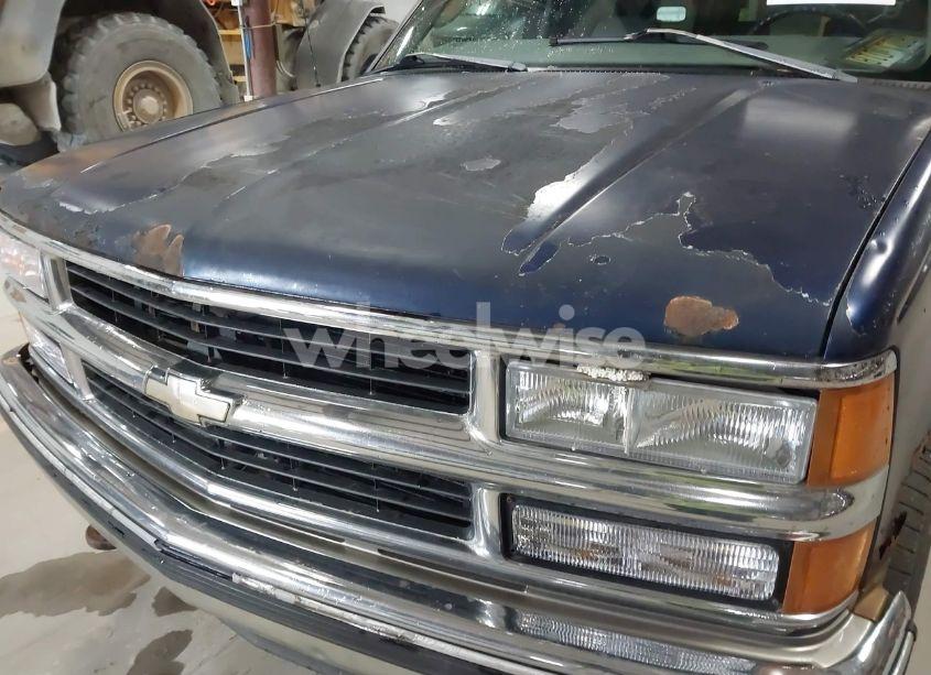 Photo 12 of 1999 Chevrolet Suburban 1500 LT (VIN 1GNFK16R1XJ409829)