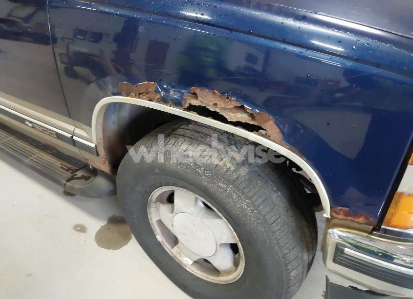 Photo 13 of 1999 Chevrolet Suburban 1500 LT (VIN 1GNFK16R1XJ409829)