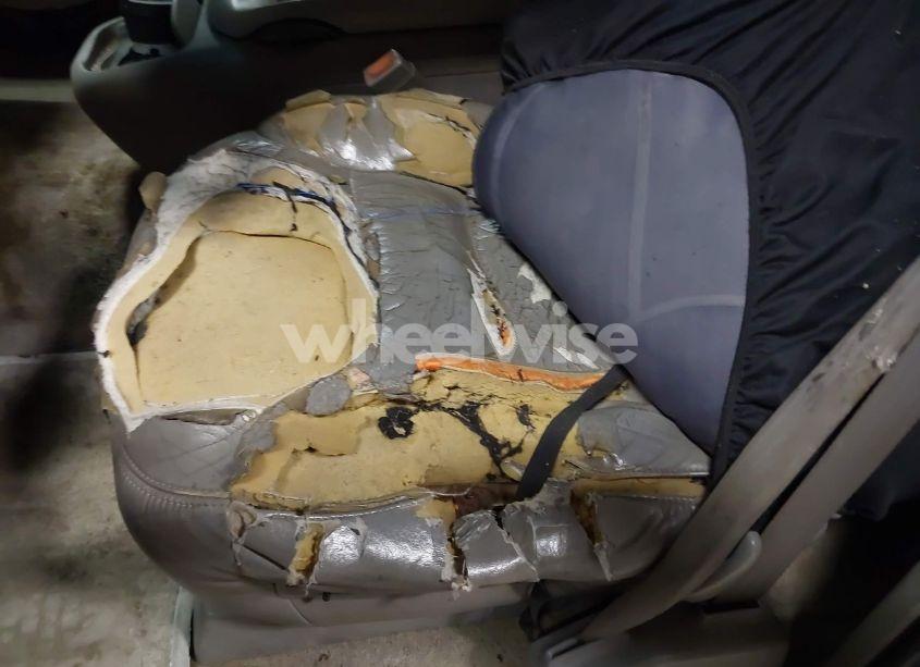 Photo 16 of 1999 Chevrolet Suburban 1500 LT (VIN 1GNFK16R1XJ409829)