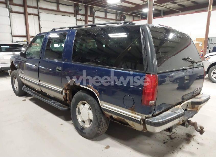 Photo 3 of 1999 Chevrolet Suburban 1500 LT (VIN 1GNFK16R1XJ409829)
