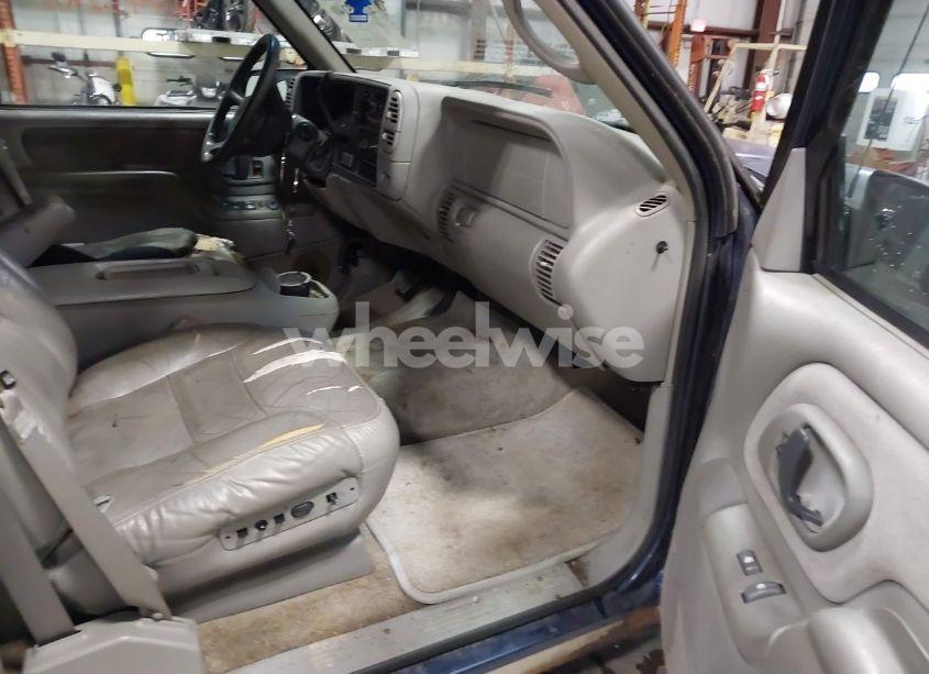 Photo 5 of 1999 Chevrolet Suburban 1500 LT (VIN 1GNFK16R1XJ409829)