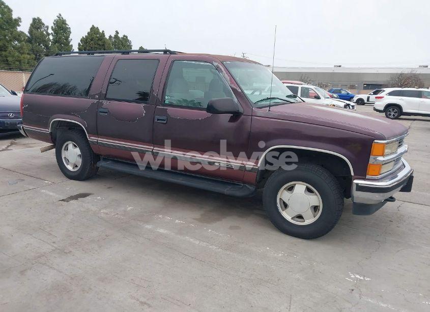1997 Chevrolet Suburban 1500 (VIN 1GNFK16R2VJ316069) main photo