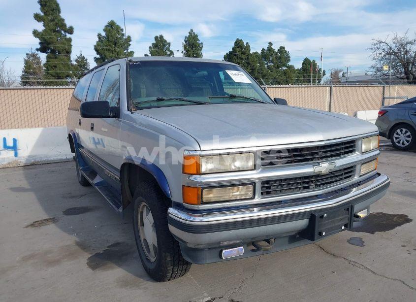 1997 Chevrolet Suburban 1500 (VIN 1GNFK16R2VJ365448) main photo