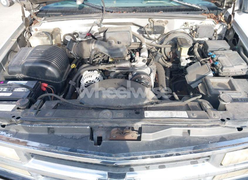 Photo 10 of 1997 Chevrolet Suburban 1500 (VIN 1GNFK16R2VJ365448)