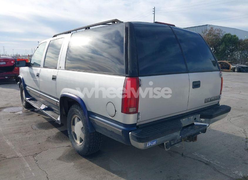 Photo 3 of 1997 Chevrolet Suburban 1500 (VIN 1GNFK16R2VJ365448)