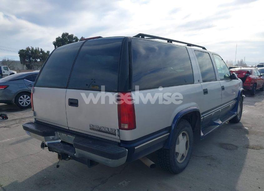 Photo 4 of 1997 Chevrolet Suburban 1500 (VIN 1GNFK16R2VJ365448)